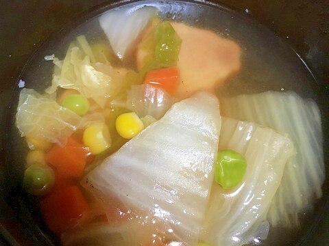 ベーコンと白菜とミックスベジタブルのスープ